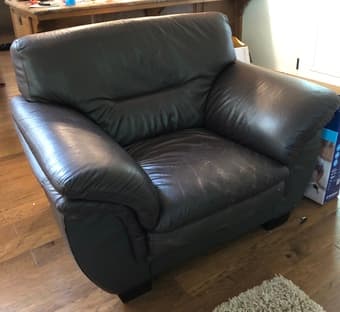 FREE armchair - pick-up in Menlo Park ASAP 1