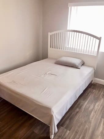 Ikea TYSSEDAL Bed, Queen size, white (宜家queen size床出售, 非常新） 1