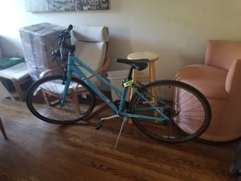 Women's bike with lock and helmet 1
