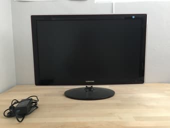 Samsung Monitor – 27" – 1920 x 1080 1