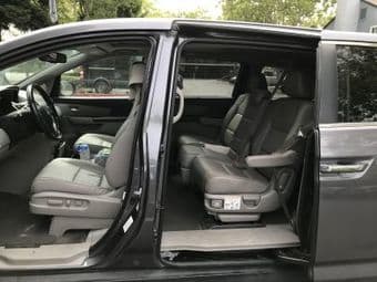 Honda EXL Odessey minivan - low miles-2016 3