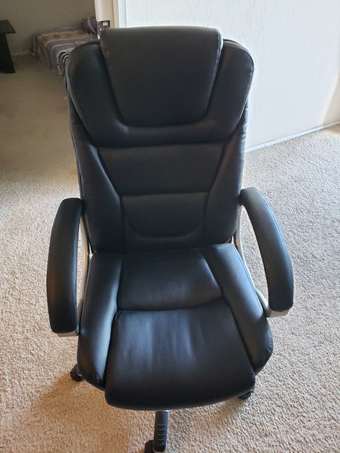 AmazonBasics Classic Leather-Padded Mid-Back Office Chair with Armrest 2