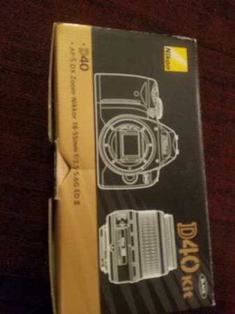 Nikon D40 6.1MP Digital SLR Camera Kit with 18-55mm f/3.5-5.6G ED II A 2
