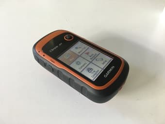 Garmin etrex 20 handheld GPS - as good as new 2