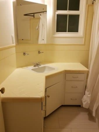 1BR in a 2 BR furnished very clean duplex in great location (redwood) 3