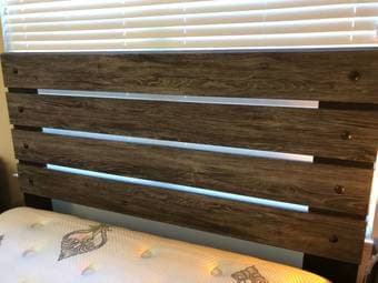 Like New Entire Queen Bed Set 2