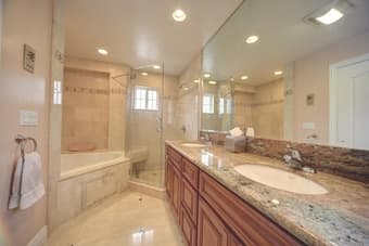Awesome room in beautiful spanish style house near campus - Sept 2