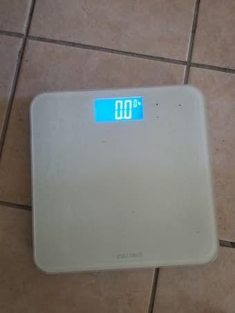Floor lamp and body weight scale 2