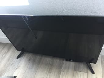 39 in Insignia TV for sale 1