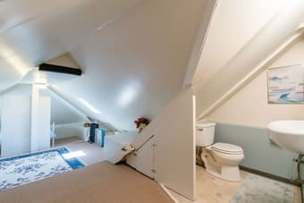 2 blocks from Caltrain! Room for rent with private bath! 3
