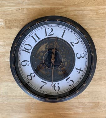 Vintage Analog Wall Clock 1