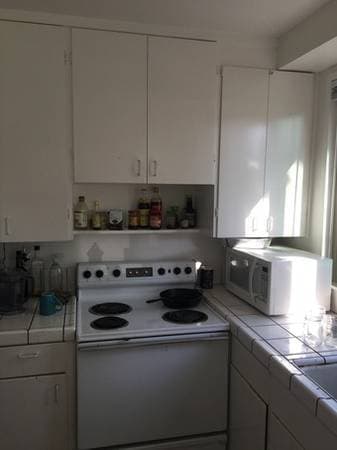 CHARMING SHORT-TERM FURNISHED SUBLET (8/5 onward) 3