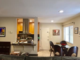 Room in 2BR apartment, 5 min walk from Escondido Village 1