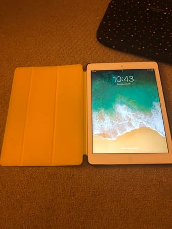 128 GB iPad - will take best (reasonable) offer! 1
