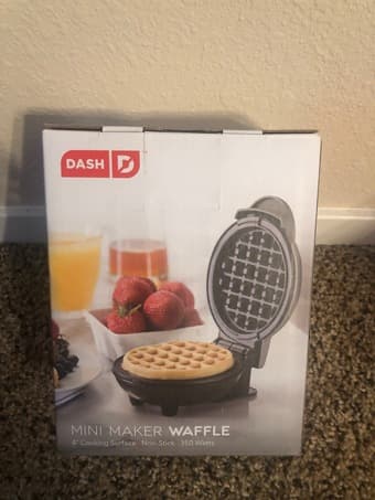 DASH mini waffle maker 1