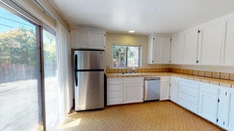 Cozy home with incredible roommates. Come meet us! 3