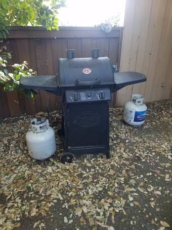 Char griller with 2 propane tank 1