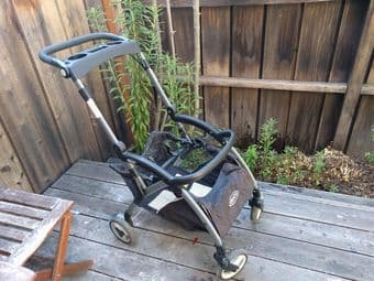 Graco car seat stroller travel system 3