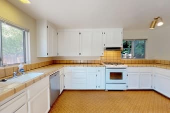 Cozy home with incredible roommates. Come meet us! 3