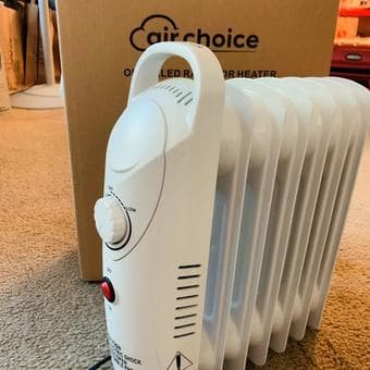Moving sale: rugs, heater, desk lamps 2