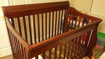 Delta Children Brookside 4-in-1 Convertible Crib 1
