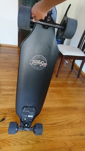 Low-profile electric longboard 2