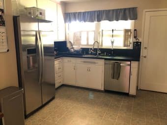 One bedroom available in 3br, 1ba house in Menlo Park 3