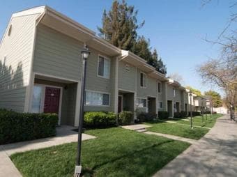 1bd in 3bd/2.5ba townhouse $1212 + utilities starting September 1st 1