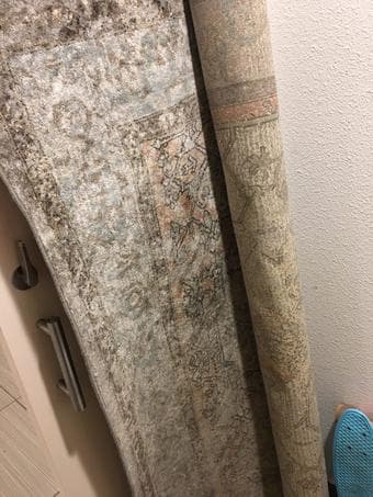 Beautiful carpet only 60$ 1