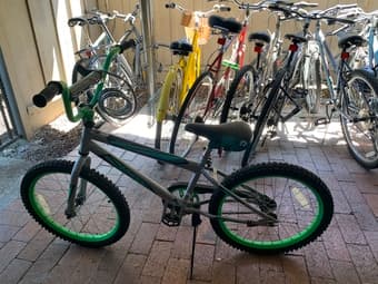 回国急售女士自行车及童车(适合6到7岁) 2