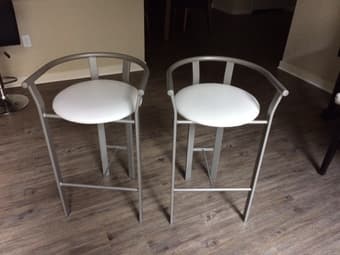 White bar stool 2 set of two Almost New 1