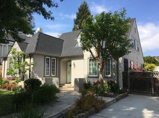 Room with private bath available short walk to Stanford campus 2