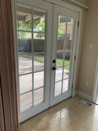 Room available in downtown Palo Alto apartment w/ pets! 1