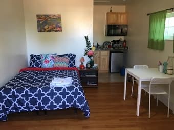 Fully-furnished studio available for Fall quarter (+longer if needed) 2