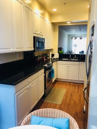 Private room with private bath in 2B/2.5BA close to Stanford/Caltrain 2