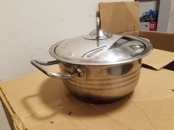 Stainless steel pot with lid 1