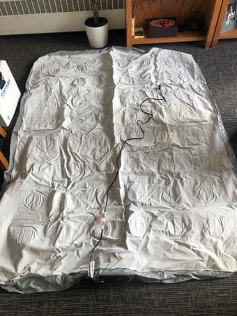 Air mattres, set sheets and FREE comforter 1
