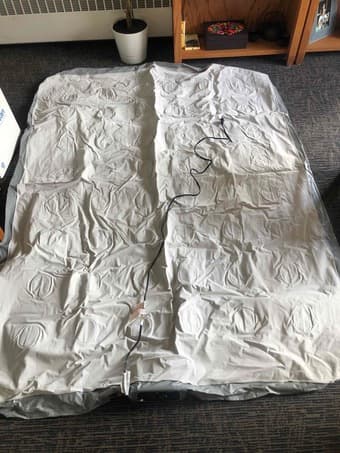 Air mattres, set sheets and FREE comforter 2
