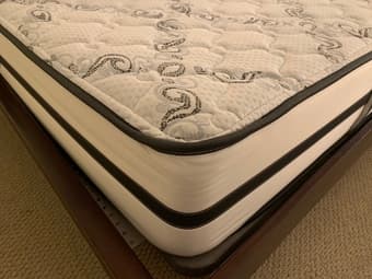 Beautyrest Extra Firm Queen Mattress 1