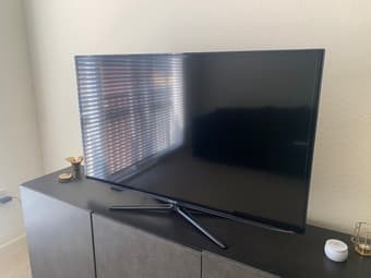 Samsung 50-inch LED Smart TV (Excellent Condition) 1