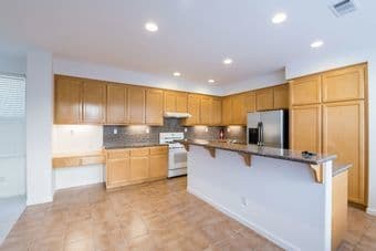 Beautiful home 2 miles from Downtown Palo Alto with high-end finishes. 1