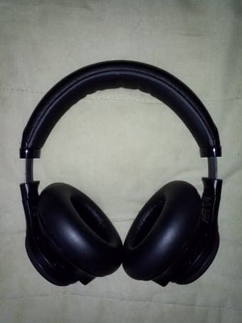 Plantronics BackBeat PRO Wireless Noise Cancelling & Sennheiser PC350 2