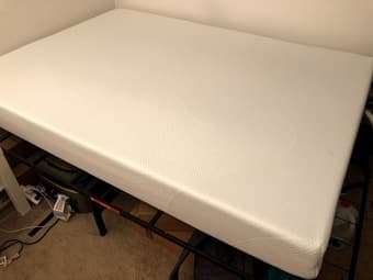Full sized memory foam mattress with bamboo mattress protector 1