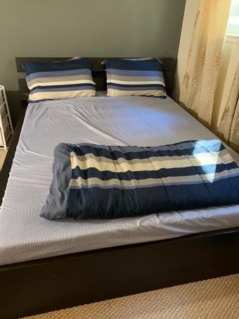 Bed frame with headboard, great condition, very solid 3