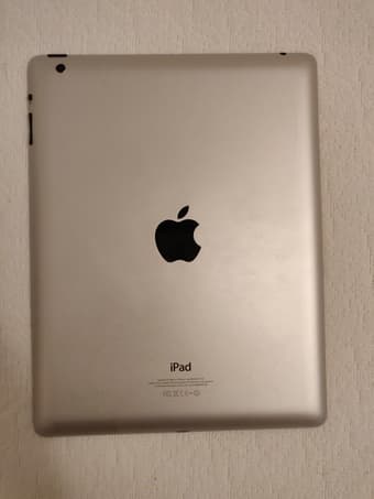 iPad (4th Generation) with retina display in mint condition 2