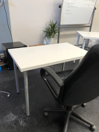 Stanford startup selling office furniture - adjustable desks 2