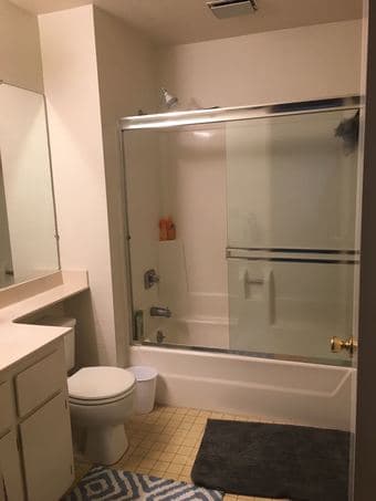 1 Bedroom Apartment (900 sq ft) off California Avenue! 3