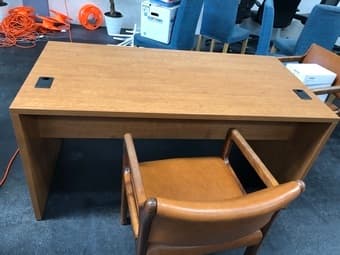 Stanford startup selling office furniture - wooden desk 1