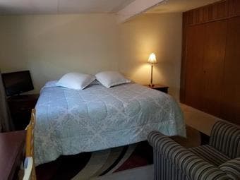 Nice furnishd In Law Studio Cottage in West Redwood City 1