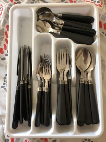Silverware + holder 1